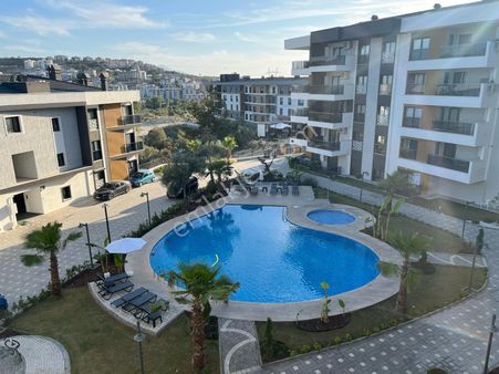 Kuşadası'nda Oturuma Hazır 2+1 Doğalgazlı Bahçe Katı Daire