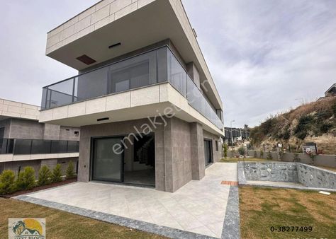Kuşadası Karaovada Müstakil Havuz+otopark+yerden Isıtmalı Geniş Villa