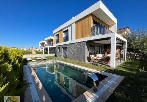 Kuşadası Güzelçamlı'da Satılık Müstakil Villa
