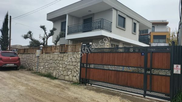Kuşadası Yaylaköyde 4+1 Öze Havuzlu Deniz Manzaralı Müstakil Villa