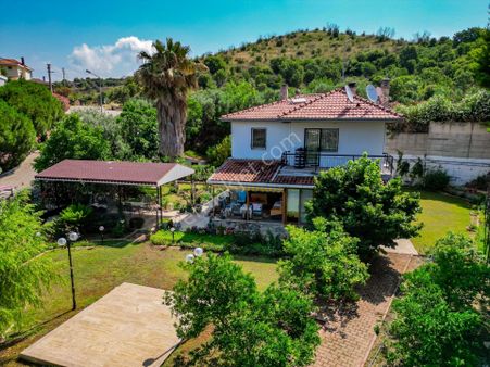 Urla Bademler'de Görülmeye Değer 1 Dönüm Arsa İçinde 3+1 Villa