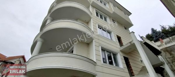 Akyazı Da Sahile Çok Yakın Satılık Yatırımlık 6 Katlı Villa