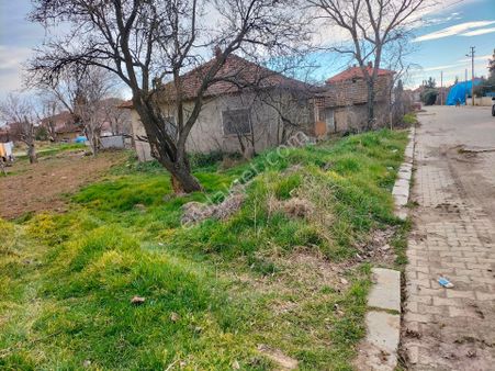 Çivril Emirhisar Mah. Düğün Salonu Yanında 879 M2 Arsa İçinde Satılık Müstakil Ev