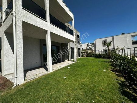 Bodrum Merkez De Oasis Avm Üstün De Satılık 4+1 Bahçe Katı