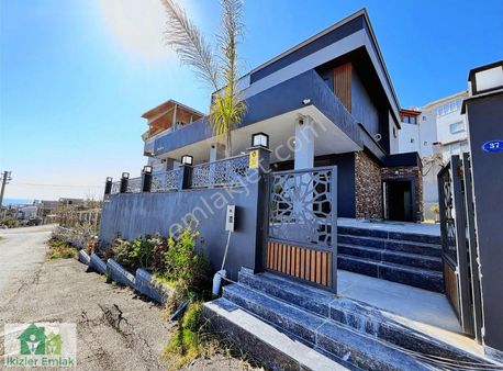 Doğanbey'de Panoramik Deniz Manzaralı Ultra Lüks 3+1 Villa