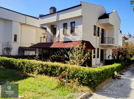 Yeniçiftlik Cihan 3 Sitesinde Tadilatli Lüks Villa