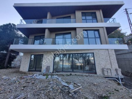 Alanyanın Göz Bebeği Kalede Satılık Triplex 7+1 Oda Villa