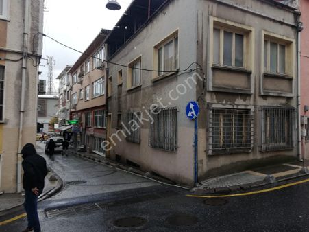 İgr Gayrimenkul Üsküdarın Tam Ortasında 2 Katlı Müstakil Kargir Ev