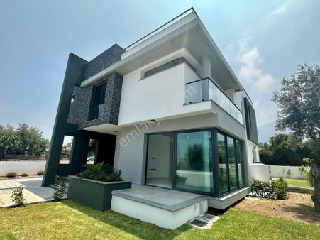 Girne Ozanköy'de Satılık 3+1 Özel Havuzlu Muhteşem Villalar