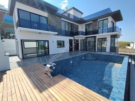 Girne/edremit'te Satılık 4+1 Ultralüks Villa