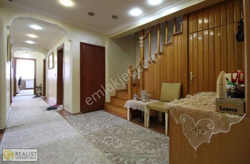 Benzersiz !!! Çamlıca Manzaralı 350 M2 Geniş Dublex