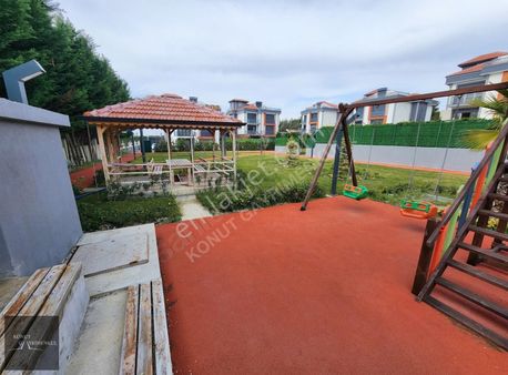 Silivri Ortaköy Çamlı Tepe Villalarında 6+2 Satılık Villa