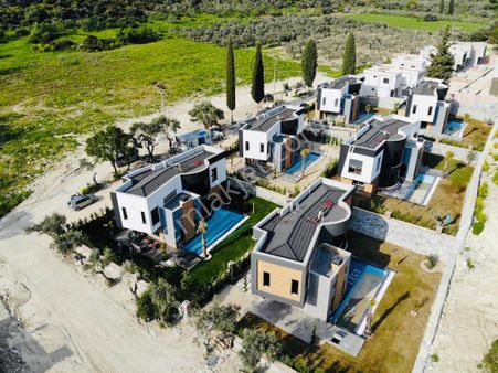 Merkeze Yakın-özel Havuz/otopark-yerden Isıtma-lüx-500 M2 Bahçe-akıllı Ev-tamamı Müstakil