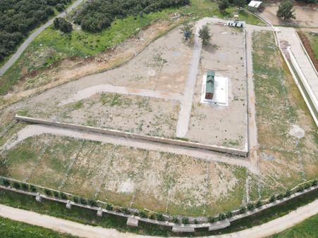 Ataköy'de Satılık Resmi Tapulu 320 M2 Denize Yakın Muhteşem Bahçeler