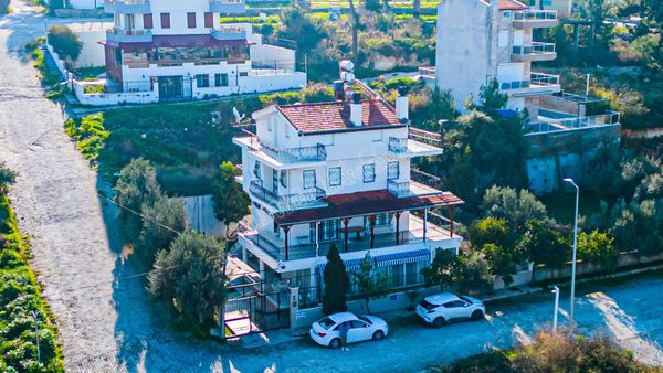 Kuşadası Karaovada Her Katından Deniz Gören Tek Müstakil 7+2 Villa