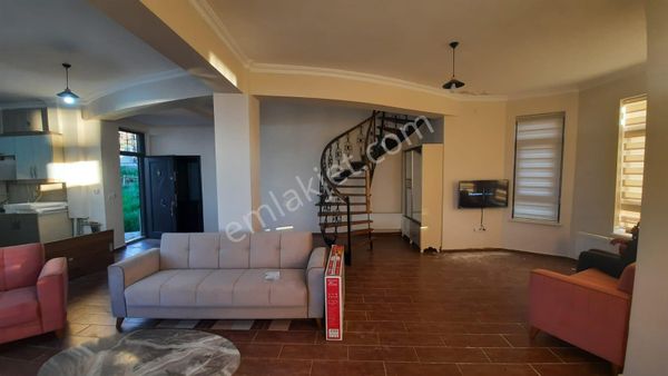 Gevaş'ta Ful Göl Manzaralı Satılık Villa