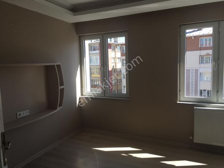 Damla Emlaktan Hikmet Işık Caddesinde Satılık 3+1 Daire