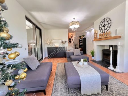 Palmera Gayrimenkul'den Doğa Manzaralı Satılık Şık Villa