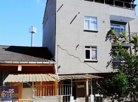 Körfez Esentepe Mh. Bahçeli,üç Daireli Çok Bakımlı Satılık Bina