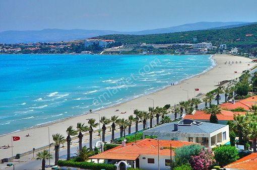Alaçatı Gayrimenkulden Çakabey Mevkiinde Satılık Tarla..