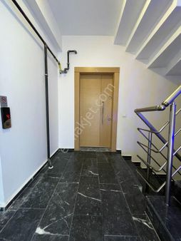 Güzelyalıda Merkezde Ulutra Lüx Yeni Daire Asansörlü Teraslı Son Kat