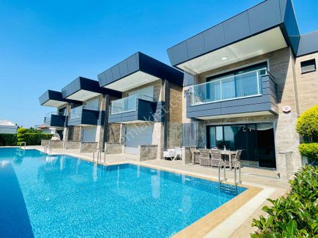 Sahile 900 M-manzara-havuz/otopark-300 M2-güvenlik-bahçe-lüx-fırsat-akıllı Villa
