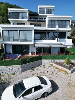 Eu Gayrimenkulden Balıkesir Edremit Zeytinli'de Müstakil Havuzlu Yerden Isıtmalı 3+1 Villa