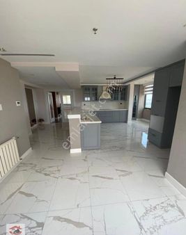 Adana'da Emsalsiz Geniş Panoramik Göl-şehir Manzaralı Lüks Daire