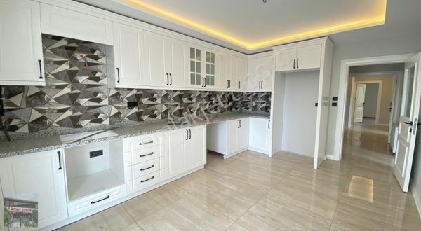 Cemevi Civarı Lüks Site İçerisinde 4+1 Satılık Daire