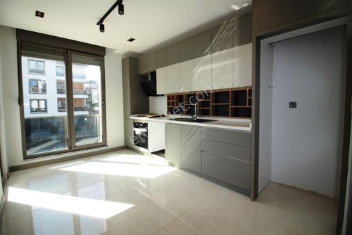 Altınkumda Dogalgazlı Asansörlü Ayrı Mutfaklı Ebeveyn Banyolu Sıfır 2+1