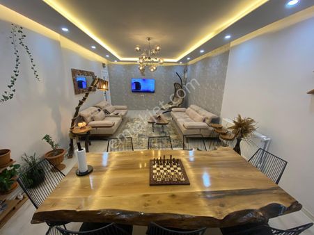 Beylikdüzü Nde Lüx Site İçinde Acil Eşyalı Satılık Ara Kat Daire