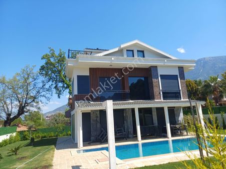 Stop’tan Hisarönü’nde 4+1 500m² Arsa İçerisinde Satılık Villa