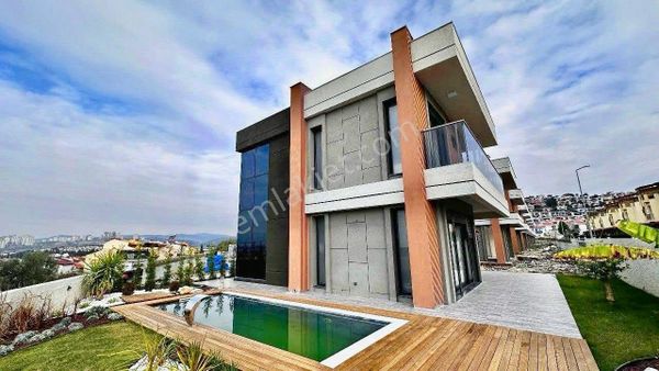 Kuşadası Karaovada 4+1 Muteşem Müstakil Sifir Villa