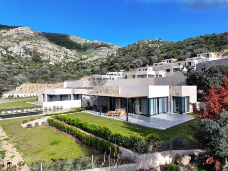 Bodrum Gümüşlükte 3+1 Tek Katlı Havuzlu Mustakil Villa