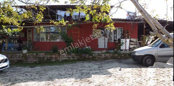 Sarayköy Altın Emlak'tan Babadağ Ahıllı Yolu Üzerinde 4121 M² Arsa İçerisinde "satılık Müstakil Ev"