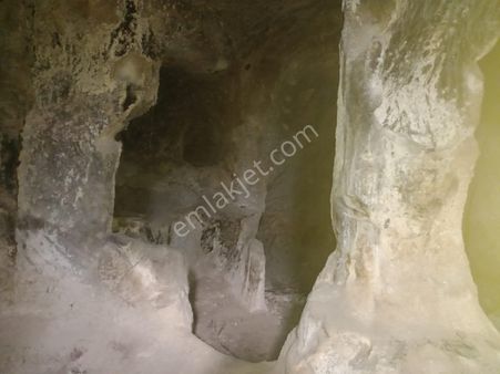 Nevşehir Nar Kasabasında Motel Olmaya Müsait Kaya Damlardan Oluşan Satılık Müstakil Ev