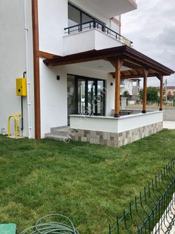 Furkan Emlak'tan Atakum Taflanda 5+1 248m2 3 Katlı 20m2 Verandalı Sıfır Villa