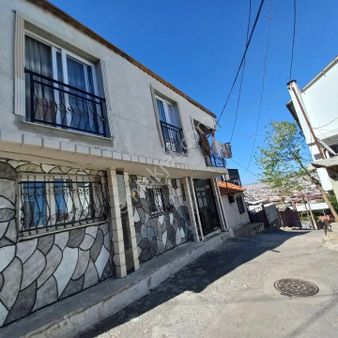 Karabağlar Peker Mahallesinde 2 Katlı Müstakil Ev