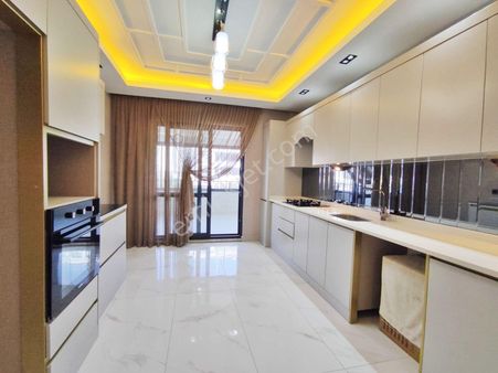 Karacaahmet'te Merkezi Konumda Eşşiz Tasarım Bol Ekstralı Süperlüks 3+1