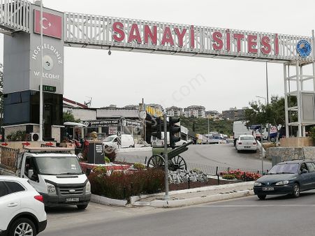 Kuşadası Sanayide Satılık Dükkan, İşyeri Bitişik İki Adet