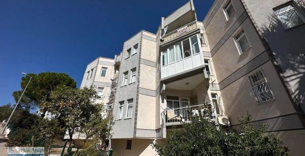 Didimde Satılık Cumhuriyet Mahallesinde Çift Balkonlu Panaromik Deniz Manzaralı 2+1daire