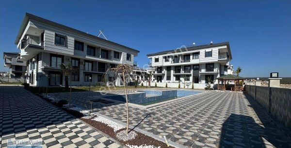 Didimde Satılık Cumhuriyet Mahallesinde Lüks Havuzlu Site İçerisinde 2+1 Geniş Bahçeli Daire