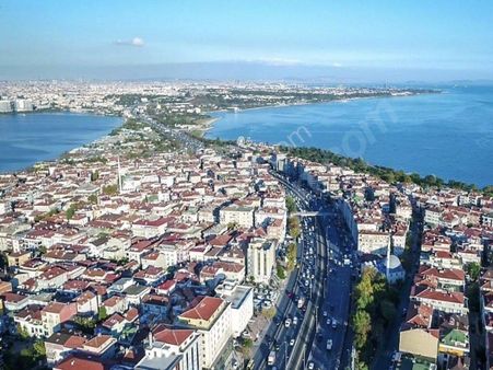 Avcılar E5 Yanyol Üzerinde Otoparklı Komple Satılık Bina