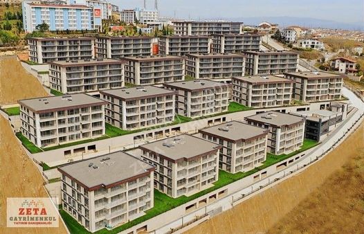 Gölbaşı Konaklarında Havuz,otopark Ve Göl Manzaralı 2+1 Satılık