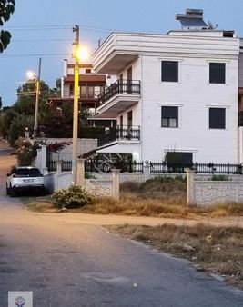 Seferihisar Ömür Beldesinde Özel Havuzlu Yazlık