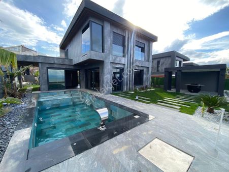 Manzara-bahçe-özel Havuz/otopark-sauna-hamam-sınema Odası-çim Teras-vrf-lüx-akıllı Ev-müstakil