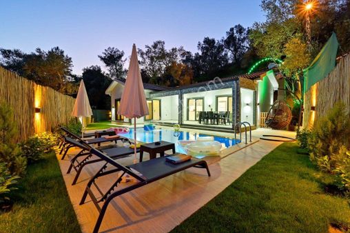 İnlice'de Kiralık(günlük) 2+1 Lüx Havuzlu Villa (mera-107)