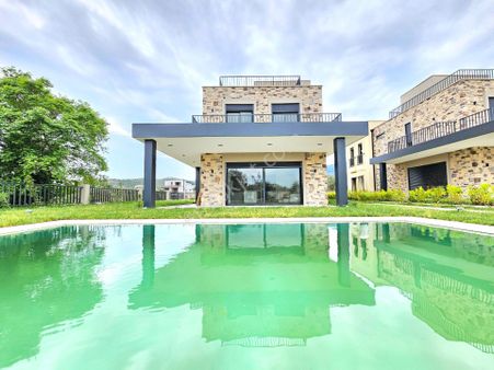 ▶ ▶ Akçay Körfez'den Satılık 450 M2 Arsa İçinde Müstakil Havuzlu Sıfır 4+1 Villa