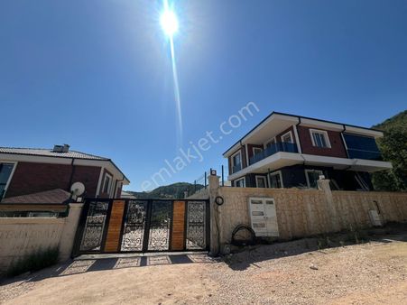 Roma' Dan Cerrahta Satılık Triplex Villa
