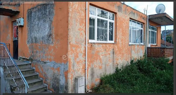 Dogalgaz Kapının Önünde 309 Metre Bahçe İçinde İki Kat Bina Müstakil/dublexs Te Yapılabilir